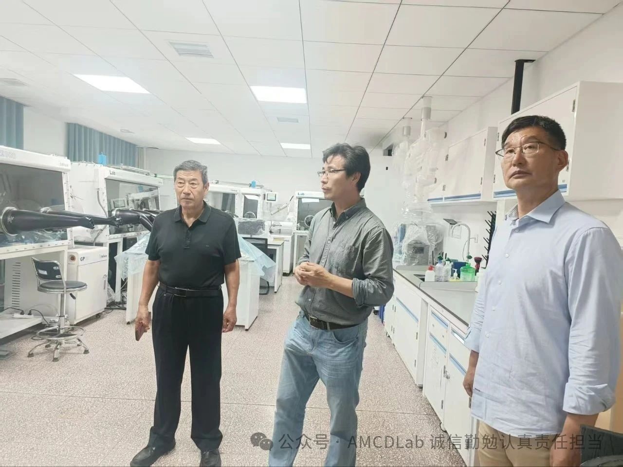 中科院化学所研究员韩布兴院士和西湖大学讲席教授孙立成院士率团莅临检查工作